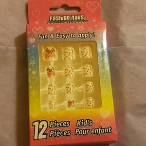 Girls Fashion Nails Fun and easy to apply 12 pieces
